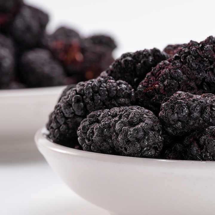 Sinocharm HACCP New Season Premium Organic Brix 10-11 Frozen Fruits Wholesale Price IQF Frozen Whole Mulberry for Jam